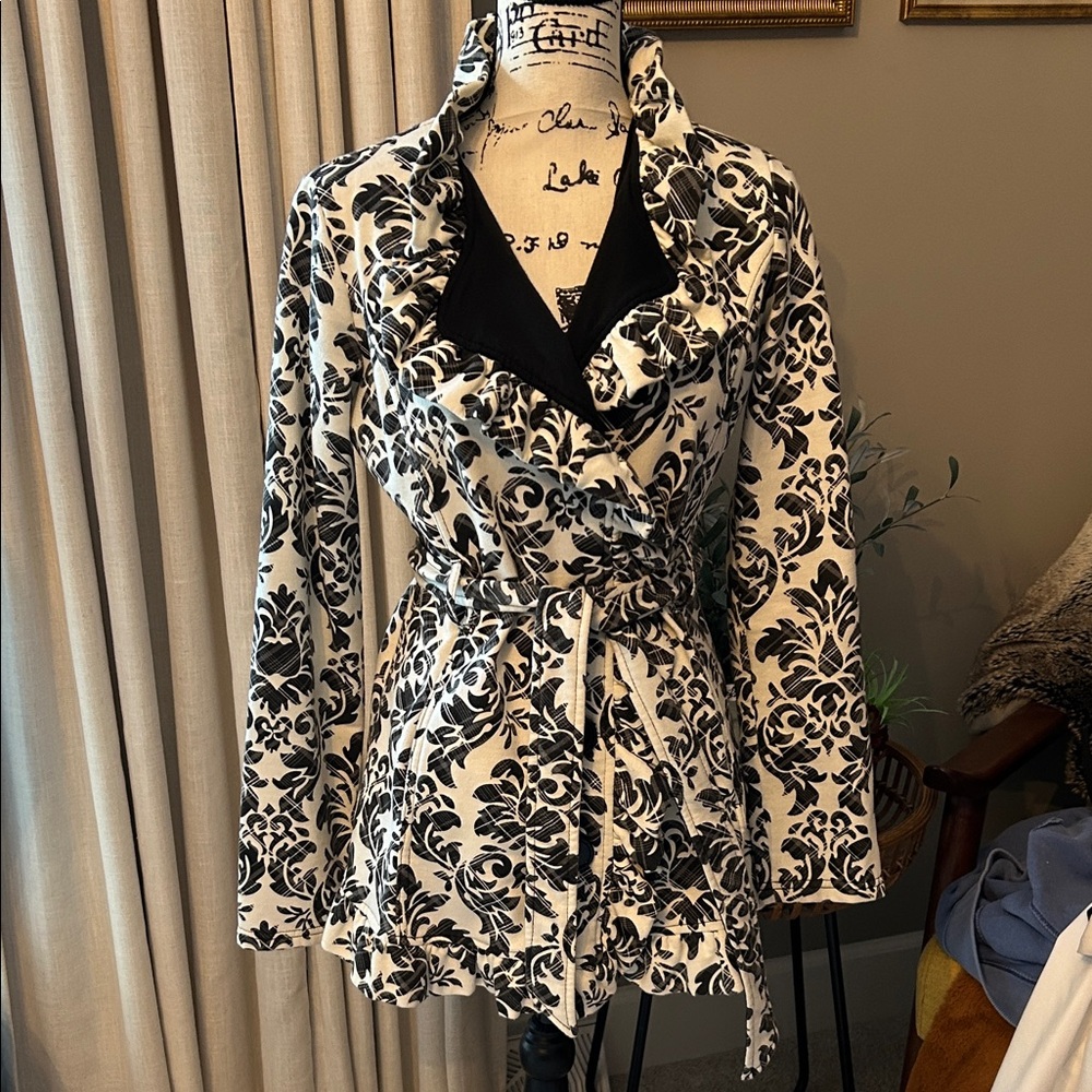 Super soft button blazer with a ruffled collar and belt, size medium